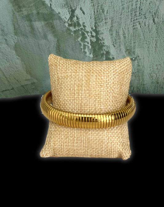 Solid gold bracelet