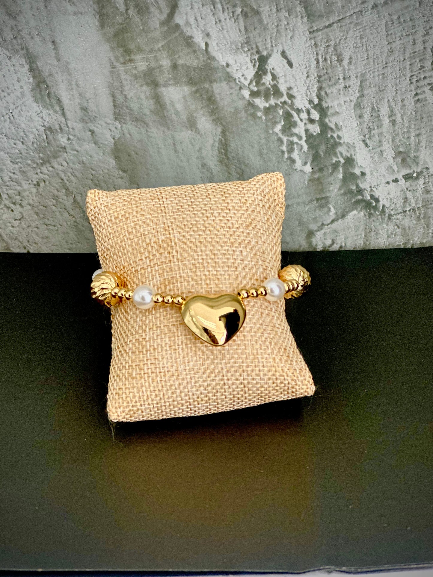 Gold heart bracelet with pearls