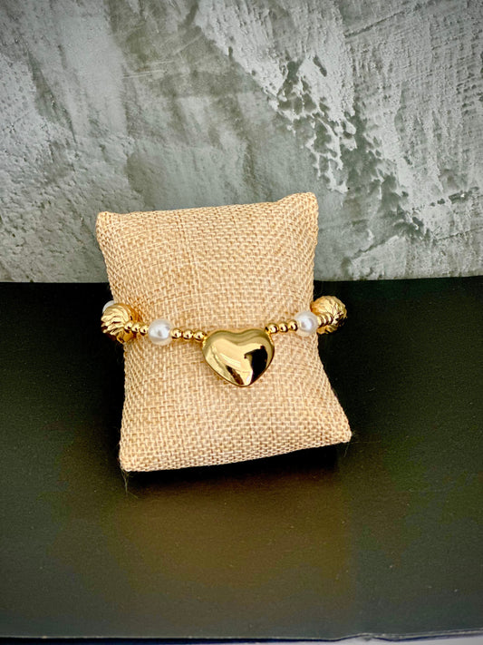 Gold heart bracelet with pearls